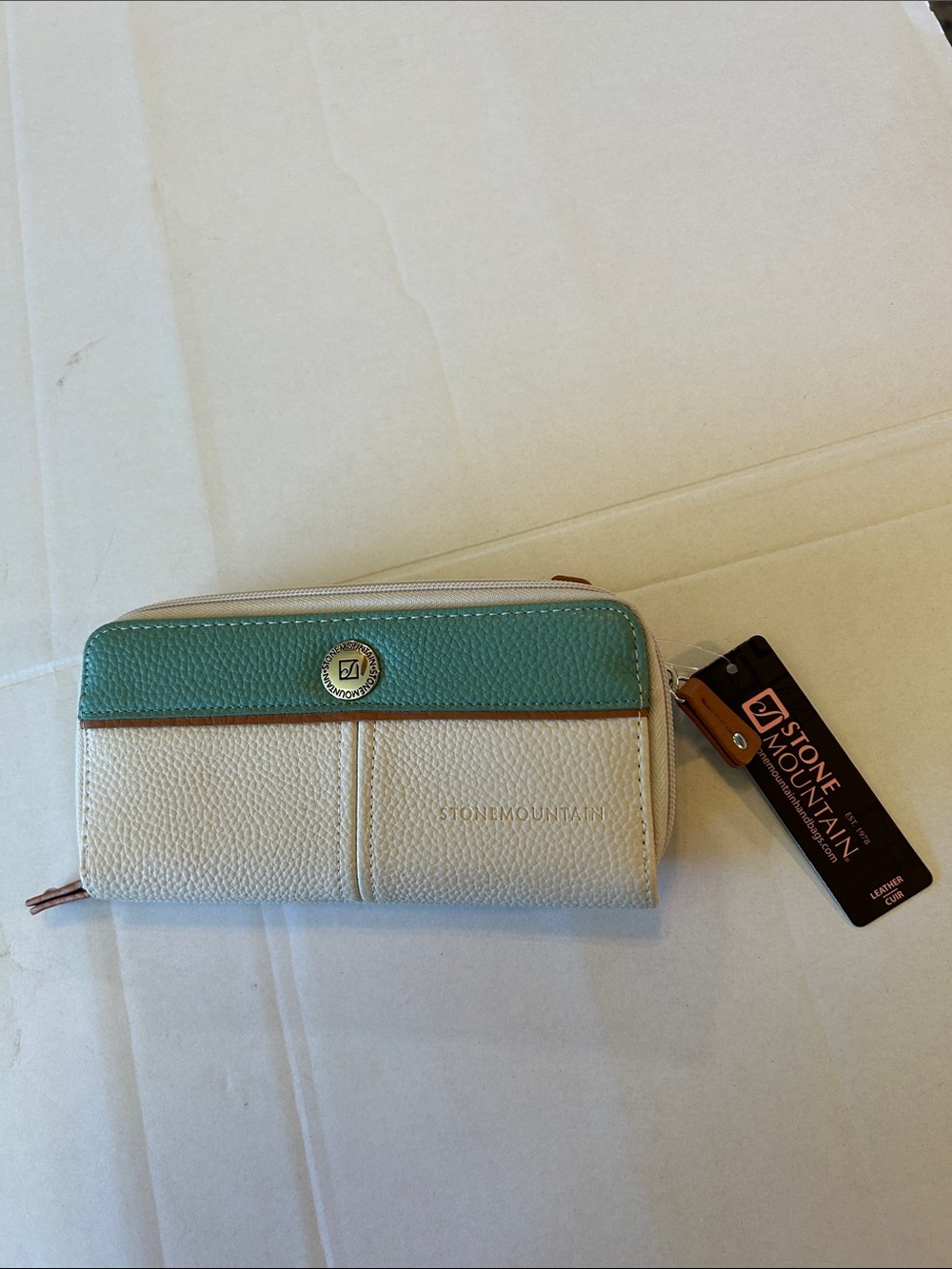 STONE MOUNTAIN TEXTURED WHITE TWO COMPARTMENTS ZIP AROUND WALLET WRISTLET